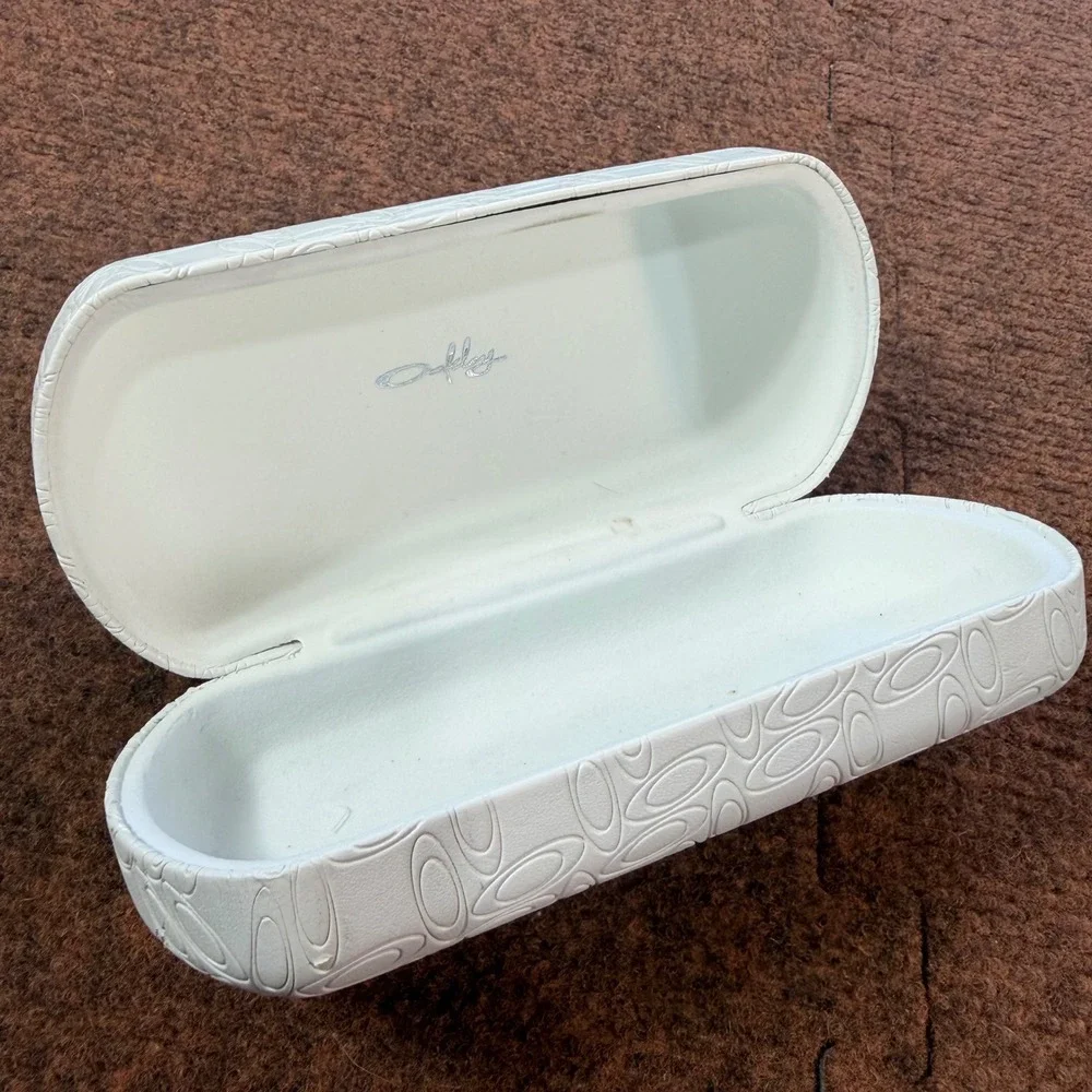 Rare nice B+ Oakley White Embossed Ellipse Logo Hard Shell Sunglasses Case Vault